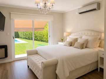 Casa en una planta | 4 dormitorios | Pileta climatizada | Lote de 800 m² | Escriturada