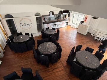 Salon de fiestas . Ideal para trabajarlo