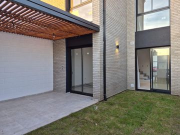 Duplex en Venta en Quebrada de Manantiales. 2 dormitorios,2 baños