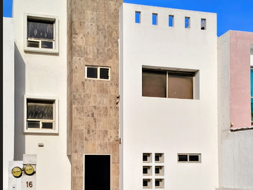 Casa en venta en Veracruz de 3 niveles Residencial Puerto Condesa