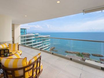 OPORTUNIDAD! LUJOSO PENTHOUSE en Barlovento, Bucerias, Nayarit. En Venta