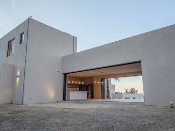 Casa de Lujo con 2 Residencias Independientes y Alberca en Todos Santos, La Paz