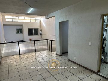 Bodega en Venta con Apartamento, Col. La Perla, Guadalajara, Jalisco.