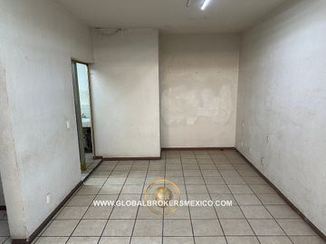 Bodega en Venta con Apartamento, Col. La Perla, Guadalajara, Jalisco.