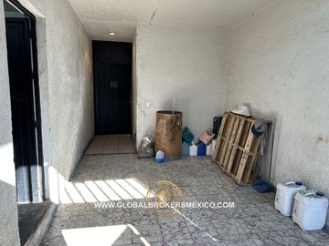 Bodega en Venta con Apartamento, Col. La Perla, Guadalajara, Jalisco.