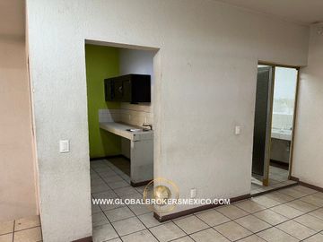Bodega en Venta con Apartamento, Col. La Perla, Guadalajara, Jalisco.