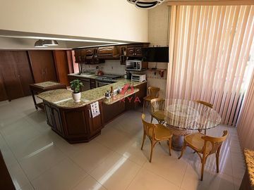 Casa en renta semiamueblada de 1 piso en Club de Golf Santa Anita, Tlajomulco