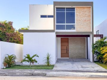 Casa Piedra de Luz en Venta ubicada en Conkal Merida con Loft