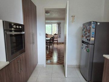 OPORTUNIDAD : CASA EN VENTA  EN LA HERRADURA