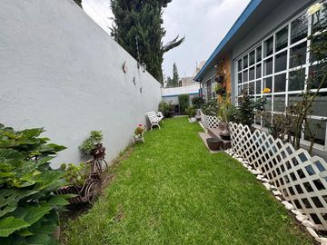 Venta de amplia casa con gran Potencial en Lomas de La Herradura