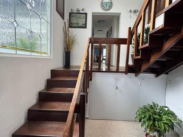 Venta de amplia casa con gran Potencial en Lomas de La Herradura