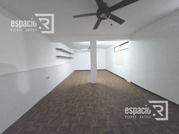 OFICINA EN RENTA EN CALLE MIRADOR CON AMPLIO ESTACIONAMIENTO