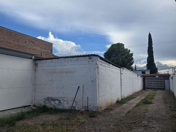 OFICINA EN RENTA EN CALLE MIRADOR CON AMPLIO ESTACIONAMIENTO