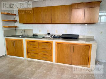 CASA COMERCIAL EN RENTA, UBICADA EN ZONA ESTE, SOBRE AV. SAN PEDRO