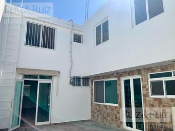 CASA COMERCIAL EN RENTA, UBICADA EN ZONA ESTE, SOBRE AV. SAN PEDRO