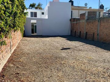 CASA COMERCIAL EN RENTA, UBICADA EN ZONA ESTE, SOBRE AV. SAN PEDRO