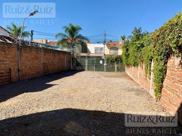 CASA COMERCIAL EN RENTA, UBICADA EN ZONA ESTE, SOBRE AV. SAN PEDRO