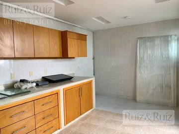 CASA COMERCIAL EN RENTA, UBICADA EN ZONA ESTE, SOBRE AV. SAN PEDRO