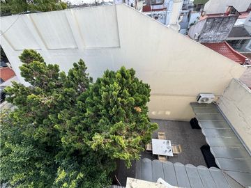 VENTA CASA 4 AMBIENTES CON COCHERA. PJE GUIRALDES 3100. V LUGANO.