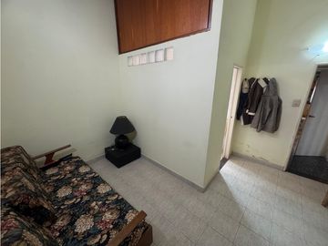 VENTA CASA 4 AMBIENTES CON COCHERA. PJE GUIRALDES 3100. V LUGANO.