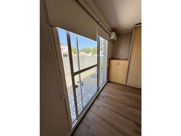 LATORRE PROP. VENDE MODERNO PH MUY LUMINOSO