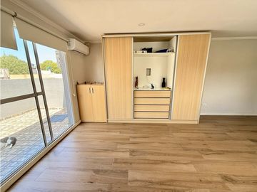 LATORRE PROP. VENDE MODERNO PH MUY LUMINOSO