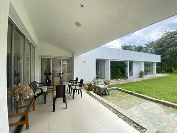 CASA CAMPESTRE UN SOLO NIVEL.  2500 M2 $1'800.000.000