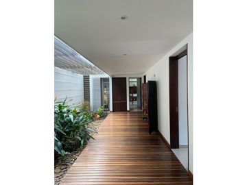 CASA CAMPESTRE UN SOLO NIVEL.  2500 M2 $1'800.000.000