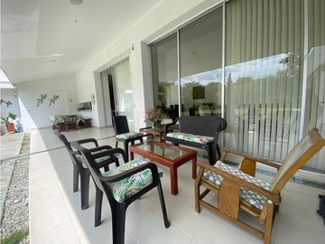 CASA CAMPESTRE UN SOLO NIVEL.  2500 M2 $1'800.000.000