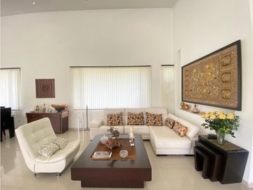 CASA CAMPESTRE UN SOLO NIVEL.  2500 M2 $1'800.000.000
