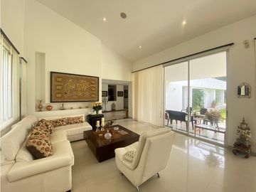CASA CAMPESTRE UN SOLO NIVEL.  2500 M2 $1'800.000.000
