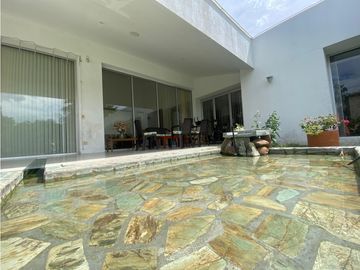 CASA CAMPESTRE UN SOLO NIVEL.  2500 M2 $1'800.000.000