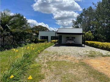 Hermosa casa en parcelación en vereda cimarrona El Carmen de Viboral