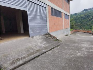 Venta Bodega en Guayacanes, Villamaría – Código 5986002