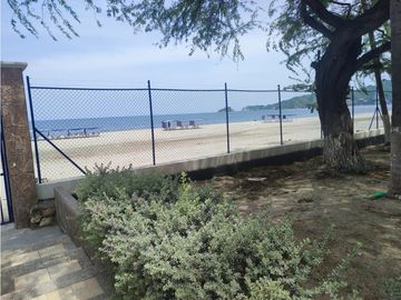 VENTA DE CASA EN CONJUNTO CERRADO EN PRIMERA LINEA DE PLAYA - VT245