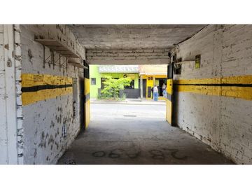 Se Arrienda Local con Actividad de Parqueadero en Medellín