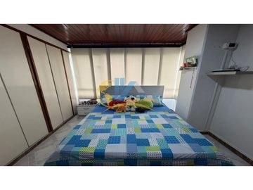 SE VENDE AMPLIO APARTAMENTO EN LOS PINOS