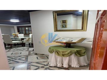 SE VENDE AMPLIO APARTAMENTO EN LOS PINOS