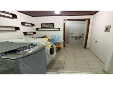 SE VENDE AMPLIO APARTAMENTO EN LOS PINOS