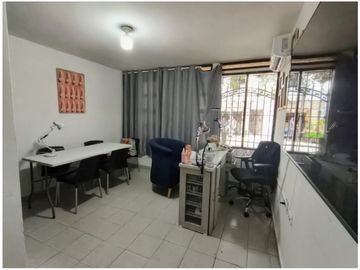 SE VENDE CASA CON DOS APTOS Y UN LOCAL CENTRO SANTA MARTA - VT244