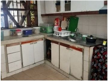 SE VENDE CASA CON DOS APTOS Y UN LOCAL CENTRO SANTA MARTA - VT244