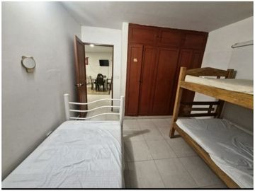 SE VENDE CASA CON DOS APTOS Y UN LOCAL CENTRO SANTA MARTA - VT244