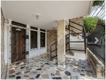 SE VENDE CASA CON DOS APTOS Y UN LOCAL CENTRO SANTA MARTA - VT244