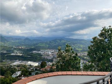 Venta Casa Cerros de la Alhambra, Manizales. Cod: 8356559