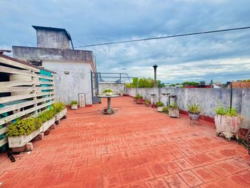 VENTA PH 4 AMBIENTES CON LOCAL Y COCHERA LUGANO