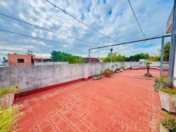VENTA PH 4 AMBIENTES CON LOCAL Y COCHERA LUGANO