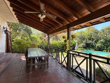 VENTA CASA 4 AMB PILETA QUINCHO - PARQUE LELOIR