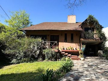 VENTA CASA 4 AMB PILETA QUINCHO - PARQUE LELOIR