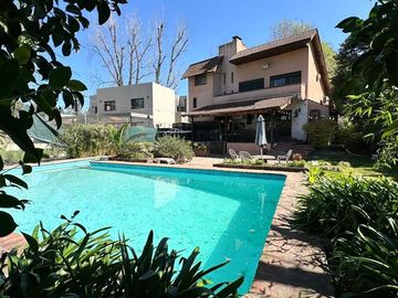 VENTA CASA 4 AMB PILETA QUINCHO - PARQUE LELOIR