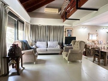VENTA CASA 4 AMB PILETA QUINCHO - PARQUE LELOIR